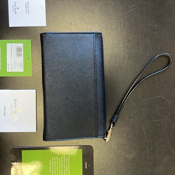 kate spade New York hold the phone Black Wristlet. NEW WITH TAGS. #8ARU1978 - Picture 3 of 11